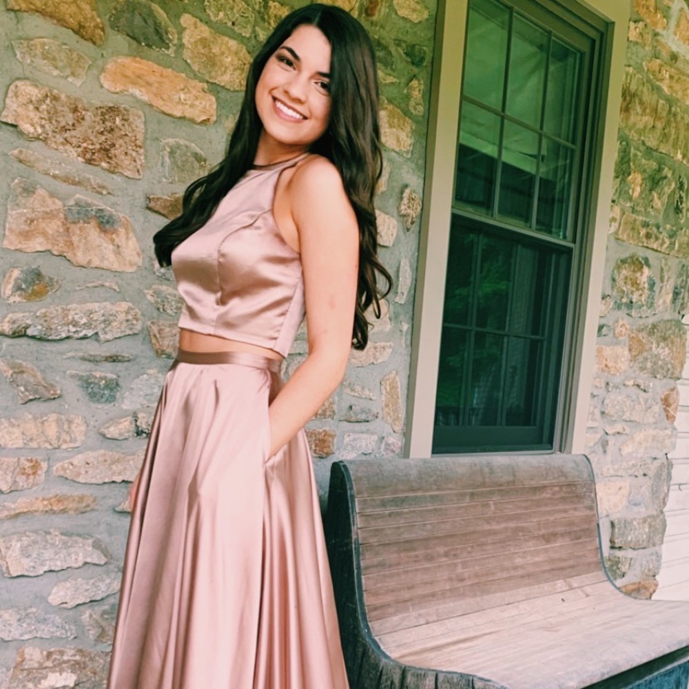 PROM DRESS - Picture 2 of 4